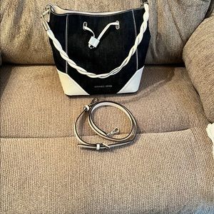 Michael Kors Bucket